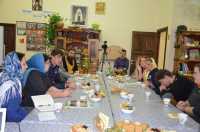 Встреча молодежного актива храма с лидером движения "За жизнь" Сергеем Чесноковым и преподавателем биоэтики Порцевой Татьяной.