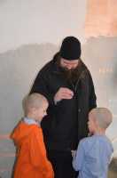 Настоятель и молодежь храма посетили православный приют "Ковчег"