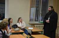 Настоятель храма Священномученика Ермогена в Зюзине посетил родительское собрание по выбору модуля предмета ОРКСЭ в школе №1265