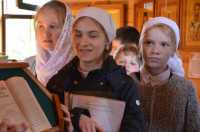 Воспитанники Воскресной школы и молодежь храма приняли участие в Божественной Литургии