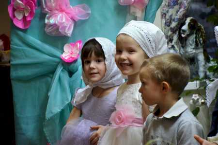 В Воскресной школе «Исток» прошли праздничные концерты, посвящённые Дню Матери