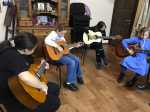 В Воскресной школе состоялось занятие для подростков "Знакомство с гитарой"