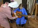 В Воскресной школе состоялось занятие для подростков "Знакомство с гитарой"