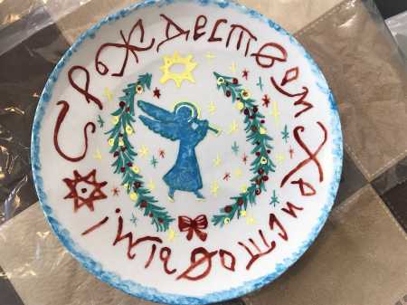 В Воскресной школе "Исток" состоялся мастер-класс по росписи Рождественской тарелки