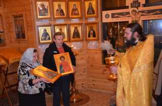 Состоялось освящение новых семейных икон для храма Святителя Луки Крымского