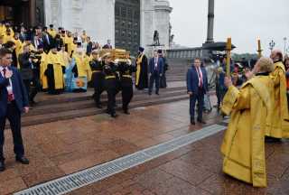 В Москве состоялись торжественные проводы ковчега с частью мощей Святителя Николая Чудотворца